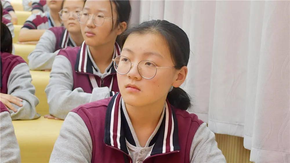活久见！双头乌龟4根腿玩“漂移”，跑的真挺快！